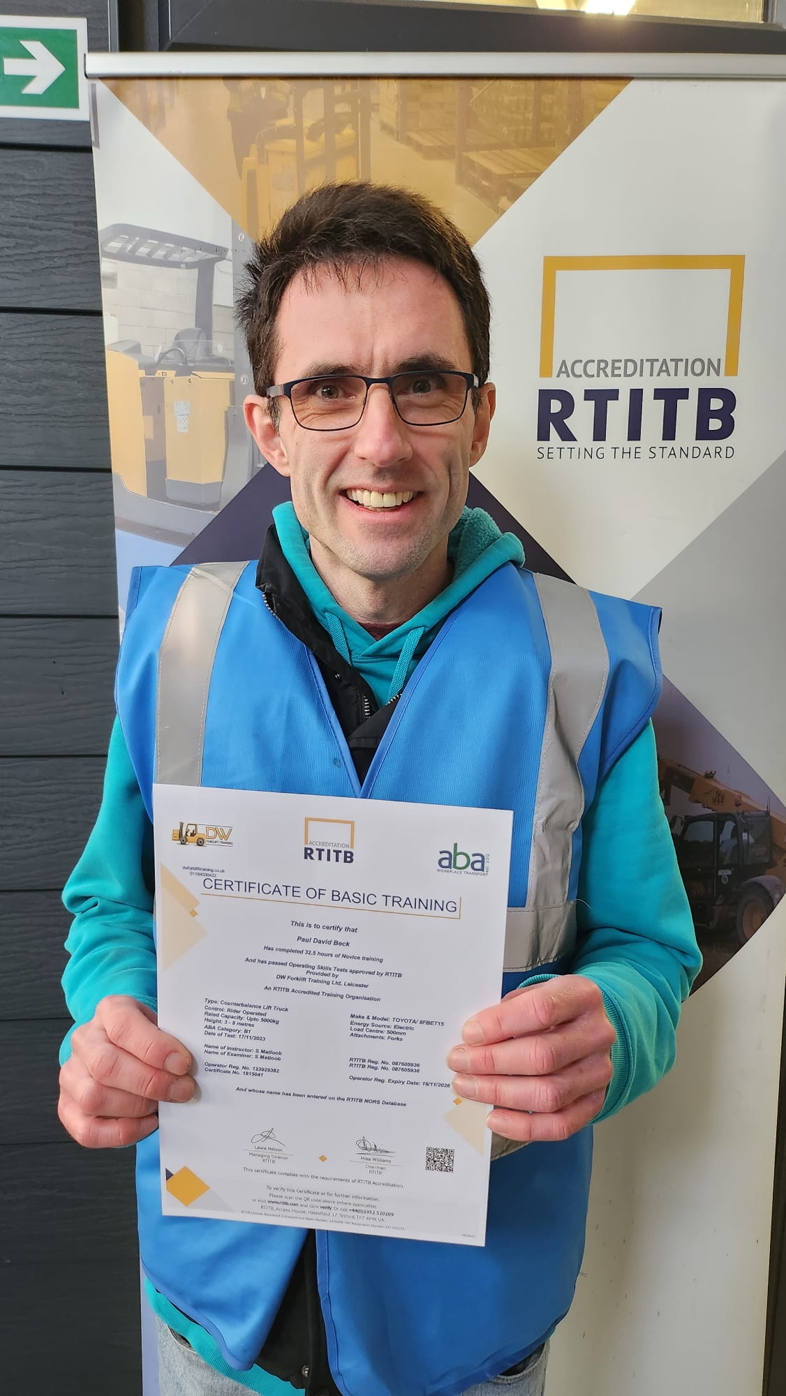 Why a Forklift Licence Looks Great on Your CV